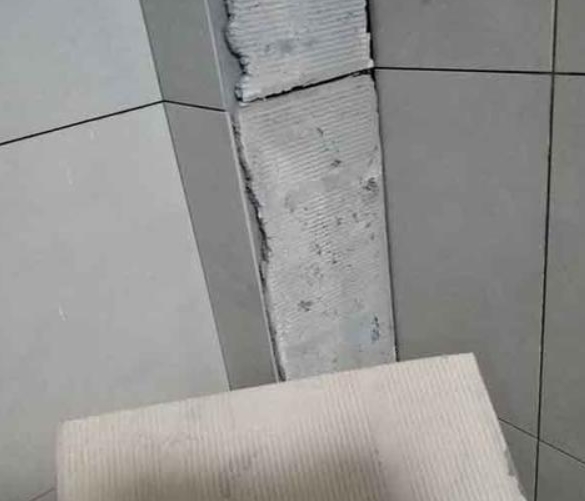 鸡东瓷砖空鼓维修公司分享下厨房瓷砖脱落的补救措施。
